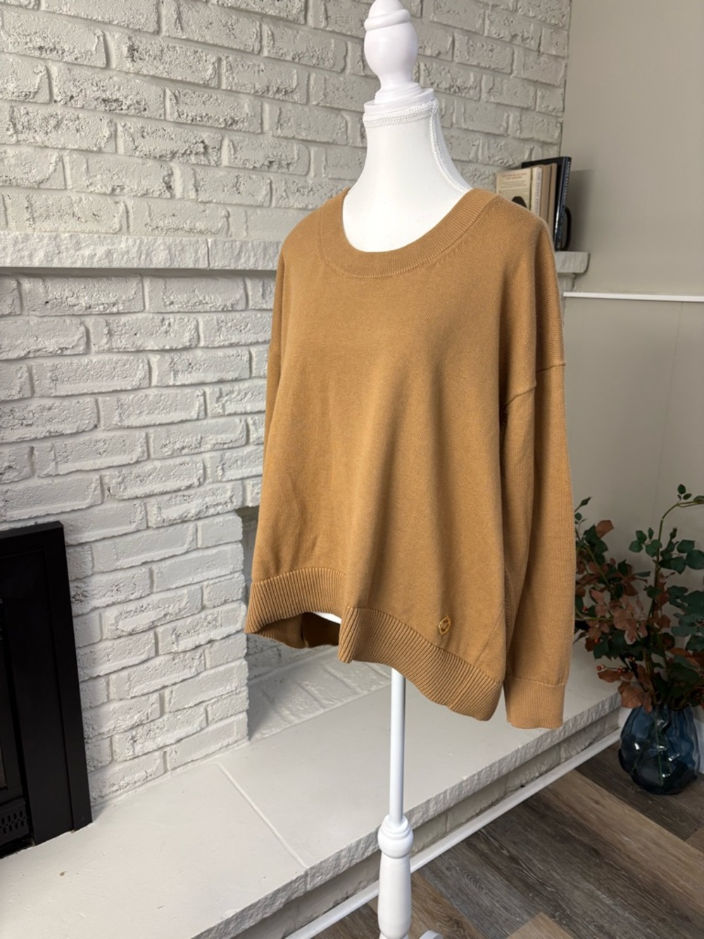 Michael Kors Dark Camel Crewneck Sweater Gold Logo Charm Womens Large